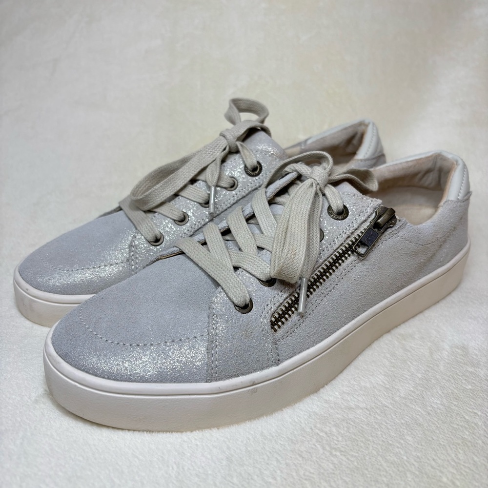 Women’s Revitalign Cute Lace Up Shoes Silver Shimmer NEW Size 9